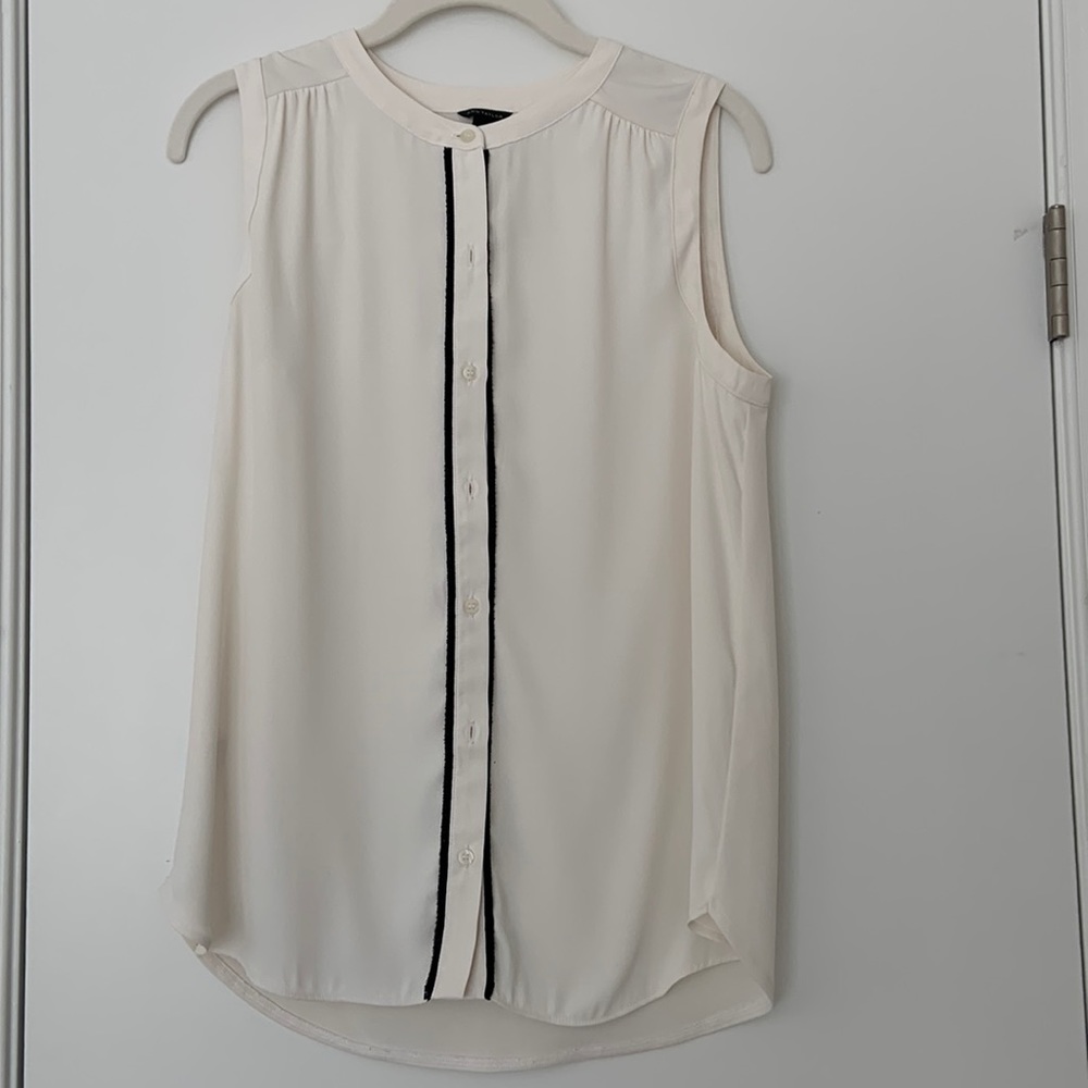 Ann Taylor sleeveless blouse. Size small!